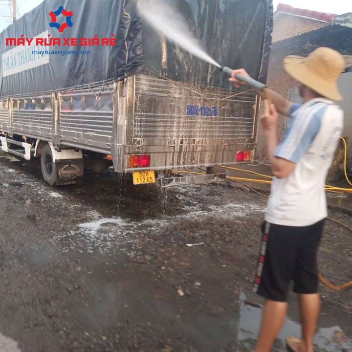 rua-xe-o-to-quan-hoang-mai-8
